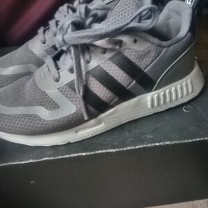 Adidas Kids Sneakers in Gray and Black